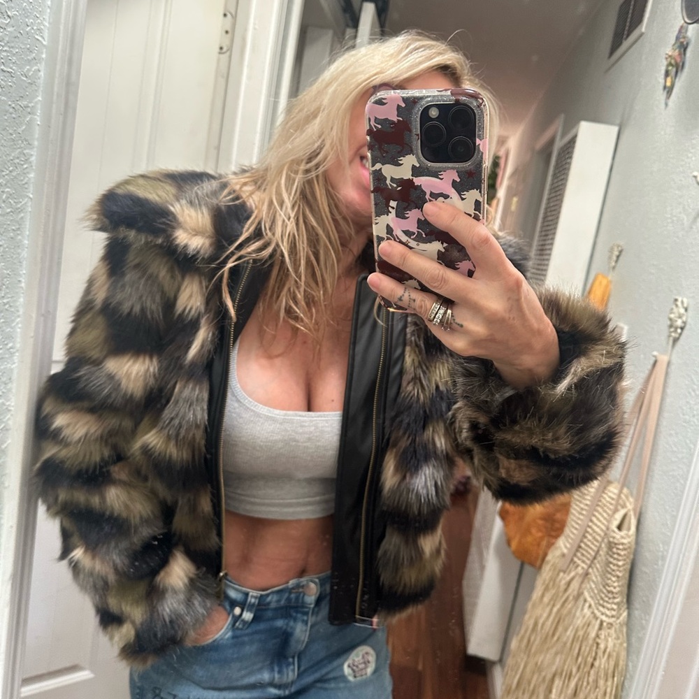 Steve Madden hot faux fur Jacket in Black and Brown camo M